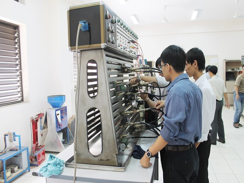 Tuyển nhân viên kỹ thuật tại Hà Nội – Việc làm hấp dẫn, mức lương cao